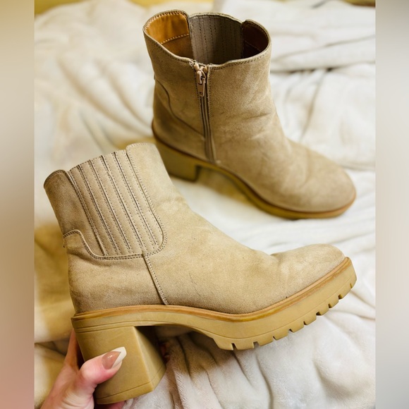 Universal Thread Shoes - Universal Thread Chunky Heel Boots Size 9 1/2